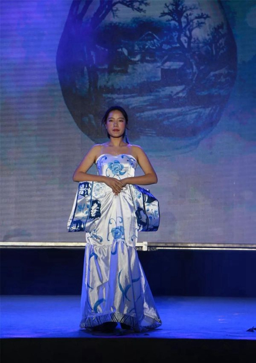  四川省高縣職業(yè)技術(shù)學(xué)校走秀《服裝秀》14