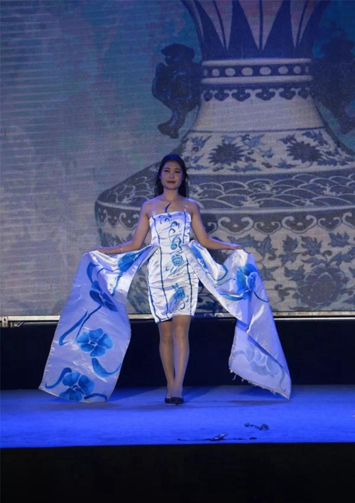  四川省高縣職業(yè)技術(shù)學(xué)校走秀《服裝秀》15