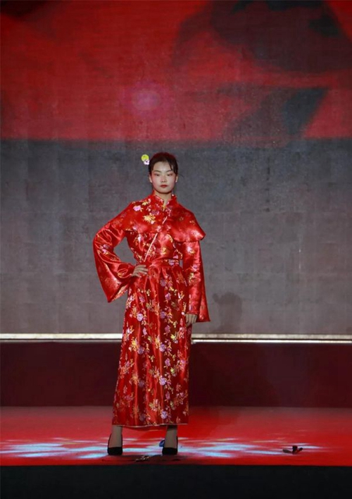  四川省高縣職業(yè)技術(shù)學(xué)校走秀《服裝秀》23