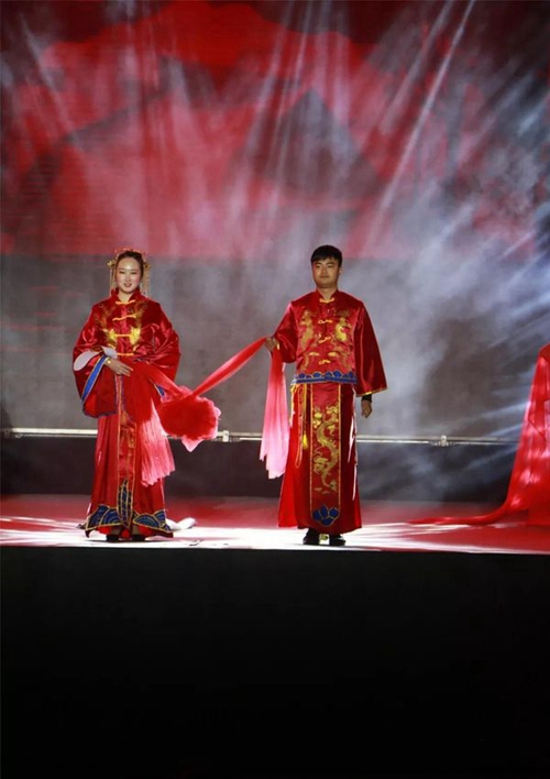  四川省高縣職業(yè)技術(shù)學(xué)校走秀《服裝秀》30