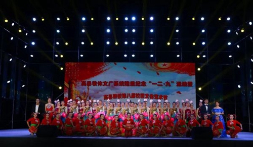  四川省高縣職業(yè)技術(shù)學(xué)校演出人員合影