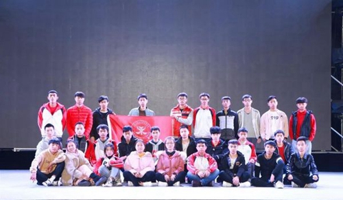  四川省高縣職業(yè)技術(shù)學(xué)校演出人員合影7
