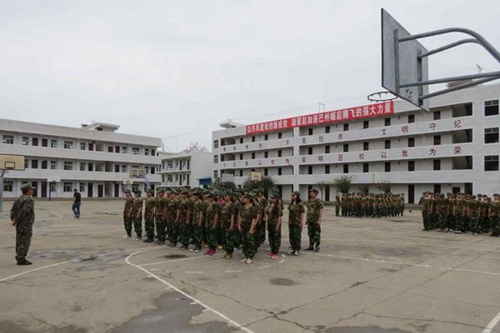巴中市巴州區(qū)化成職業(yè)中學(xué)新生軍訓(xùn)