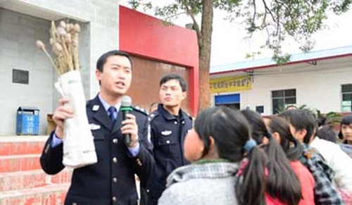 巴中市巴州區(qū)化成職業(yè)中學(xué)禁毒宣傳