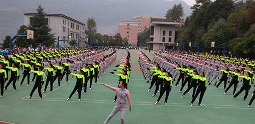 南江縣小河職業(yè)中學(xué)表演開(kāi)始