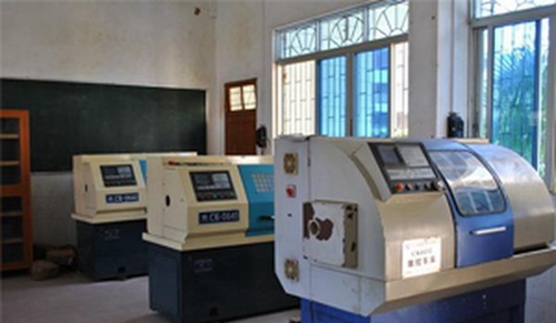 平昌鷹才中等職業(yè)技術(shù)學(xué)校模具與數(shù)控