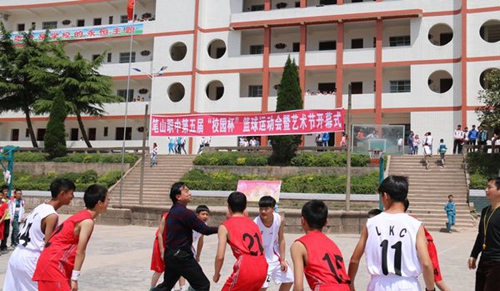 平昌縣筆山職業(yè)中學籃球比賽