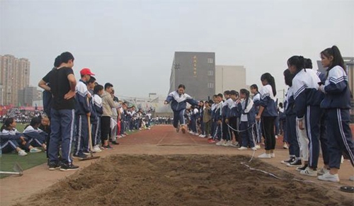 大竹縣職業(yè)中學跳遠2