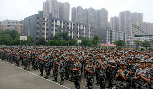大竹縣職業(yè)中學新生軍訓