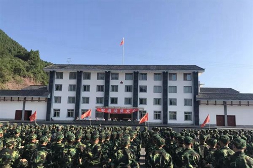 達州鳳凰職業(yè)技術(shù)學(xué)校軍訓(xùn)動員