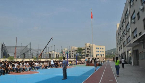 達州鳳凰職業(yè)技術(shù)學(xué)校跑道