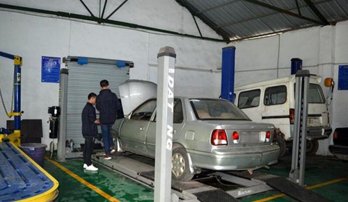 達州鳳凰職業(yè)技術(shù)學(xué)校汽車升降臺