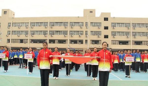 達州鳳凰職業(yè)技術(shù)學(xué)校運動會開幕式