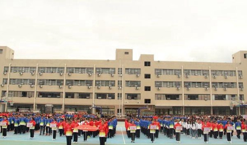 達州鳳凰職業(yè)技術(shù)學(xué)校運動會開幕式2