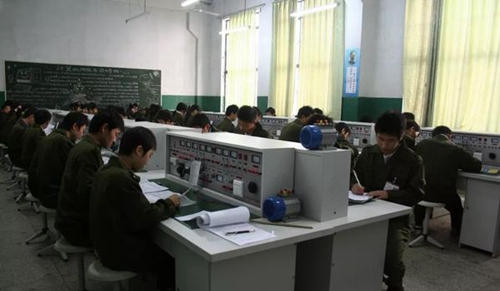 達(dá)州百島湖職業(yè)技術(shù)學(xué)校電子與信息技術(shù)2