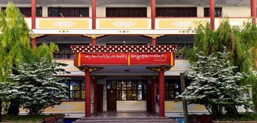四川省藏文學(xué)校校園一角