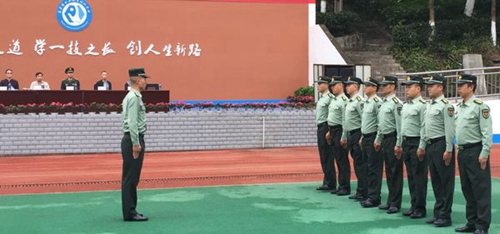 四川省華鎣職業(yè)技術(shù)學(xué)校教官軍事表演