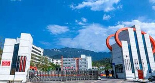 四川省華鎣職業(yè)技術(shù)學(xué)校學(xué)校大門