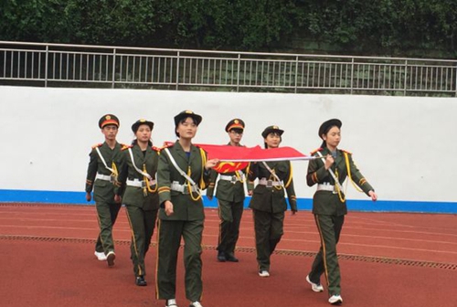 四川省華鎣職業(yè)技術(shù)學(xué)校莊嚴(yán)的升旗儀式