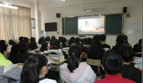 廣元市昭化區(qū)職業(yè)高級中學課堂一瞬