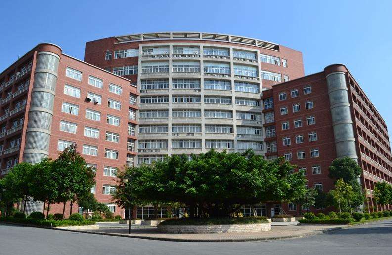 重慶鐵路衛(wèi)校2022年學費多少，貴不貴？