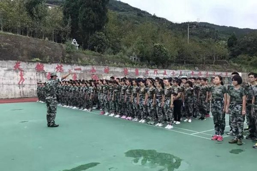 四川省廣元市朝天職業(yè)中學軍姿訓練