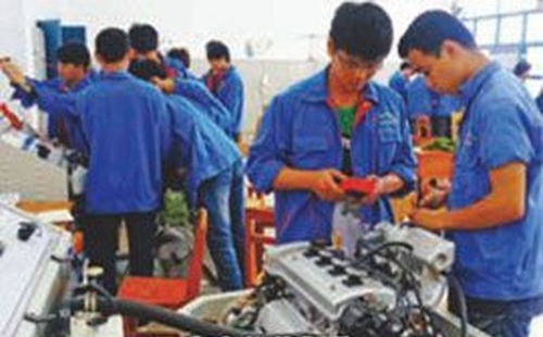 樂山商務(wù)技工學(xué)校汽車維修操作