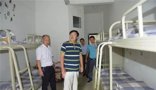 四川省敘永縣職業(yè)高級中學(xué)校檢查學(xué)生宿舍