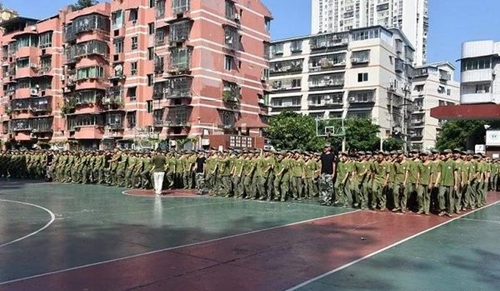 瀘州市江南職業(yè)中學(xué)校軍訓(xùn)中