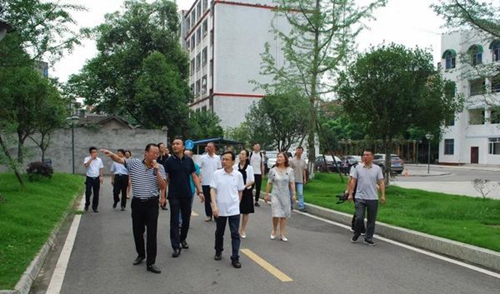四川省東坡中等職業(yè)技術(shù)學(xué)校視察調(diào)研2
