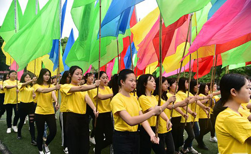 重慶青年職業(yè)技術(shù)學(xué)院彩旗方隊