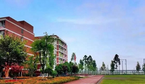 四川文化傳媒職業(yè)學(xué)院崇州校區(qū)操場