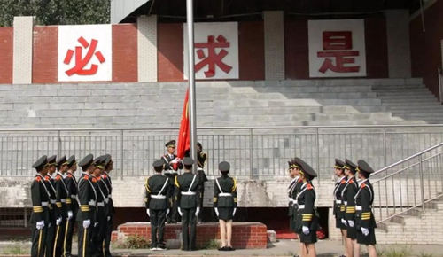 四川應(yīng)用技術(shù)職業(yè)學(xué)院升旗儀式