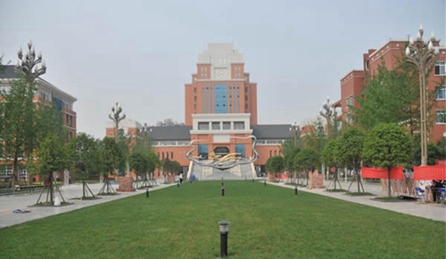 四川文化產業(yè)職業(yè)學院校園草坪