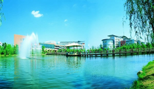 四川城市職業(yè)學(xué)院成都校區(qū)東湖