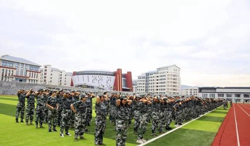 西昌民族幼兒師范高等專科學(xué)校軍訓(xùn)掠影