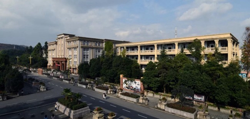 四川文軒職業(yè)學(xué)院校園校道