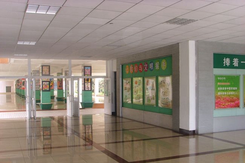 成都七中實(shí)驗(yàn)學(xué)校小學(xué)部風(fēng)雨操場(chǎng)