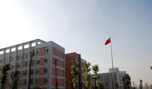 成都樹(shù)德中學(xué)光華校區(qū)升旗臺(tái)