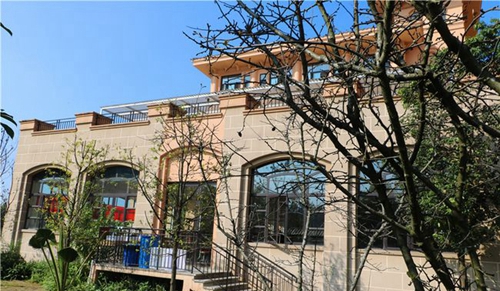 四川師范大學(xué)附屬第一實驗中學(xué)校園一角（天府校區(qū)）