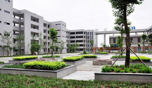 德陽市第五中學(xué)校園一角1