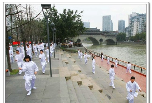 成都市鹽道街外語學(xué)校太極推廣活動2