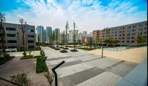 成都市實(shí)驗(yàn)外國語學(xué)校校園廣場