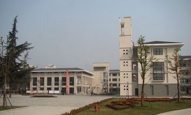 樹德中學(xué)都江堰外國語實驗學(xué)校圖書館遠(yuǎn)眺