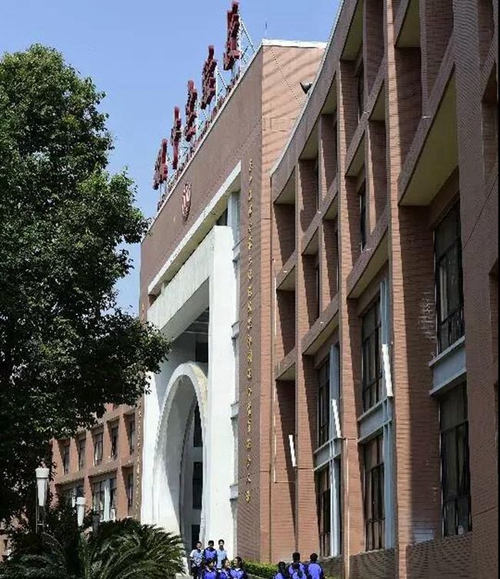 成都雙流中學(xué)實(shí)驗(yàn)學(xué)校校園小道