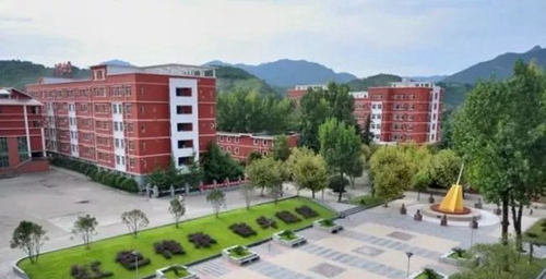 旺蒼東城中學(xué)文化廣場