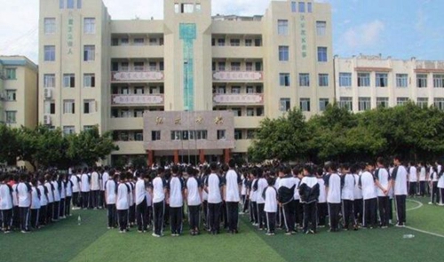 蓬溪縣蓬南中學校園一角1