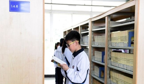 成都棠湖外國語學(xué)校圖書館