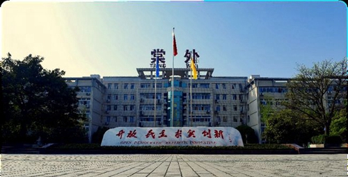 成都棠湖外國語學(xué)校校園風(fēng)貌