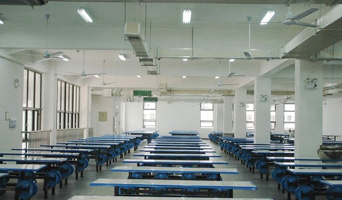 成都石室白馬中學(xué)餐廳內(nèi)部